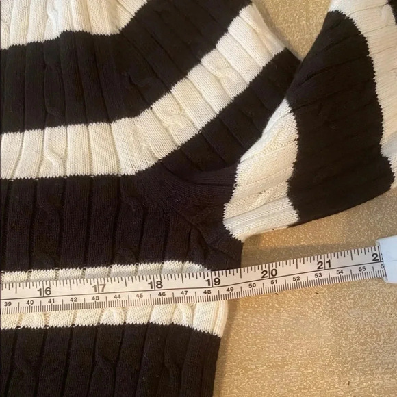 WOMEN’S Tommy Hilfiger lightweight sweater. - Picture 7 of 10